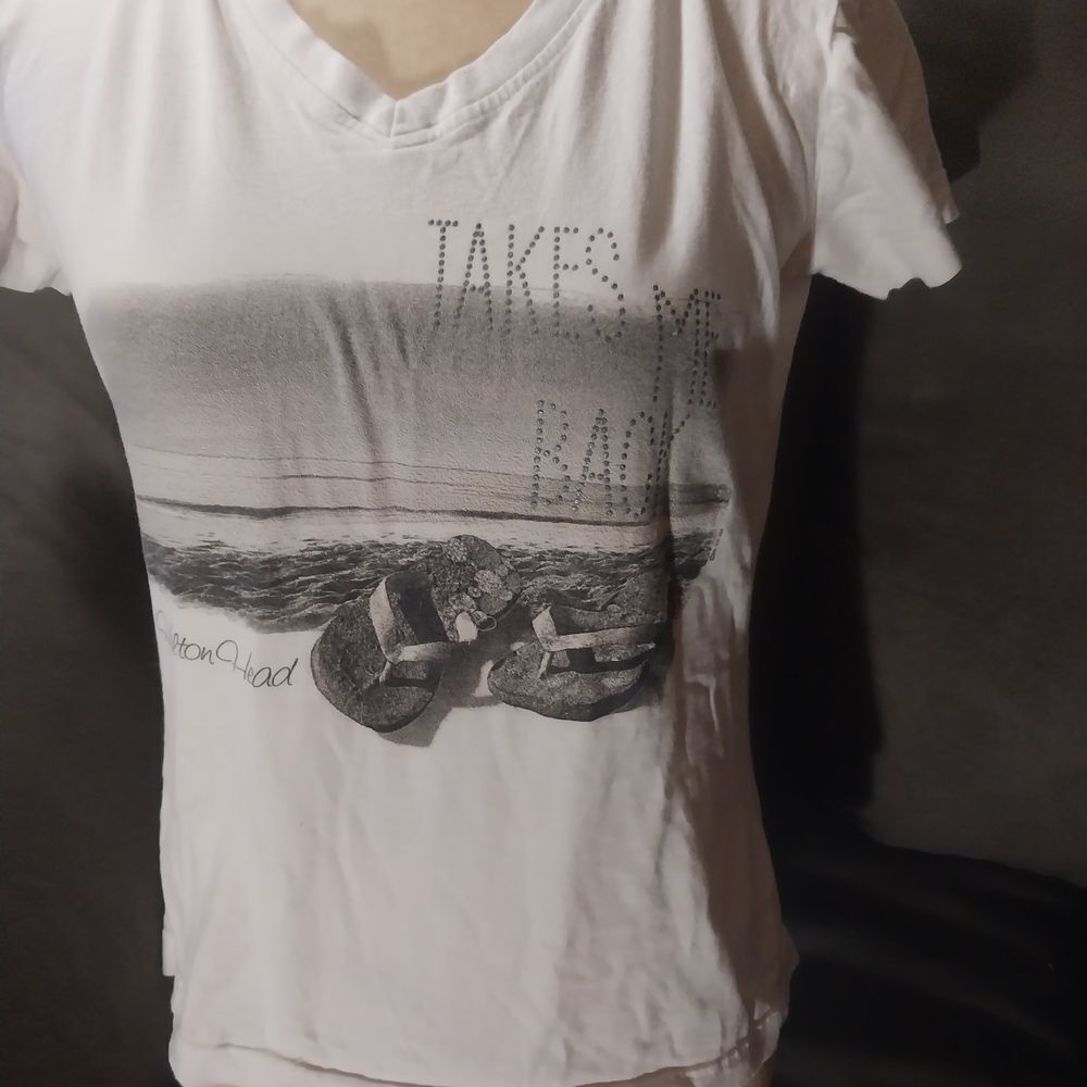White Graphic V-Neck Women's Top. NWOT.